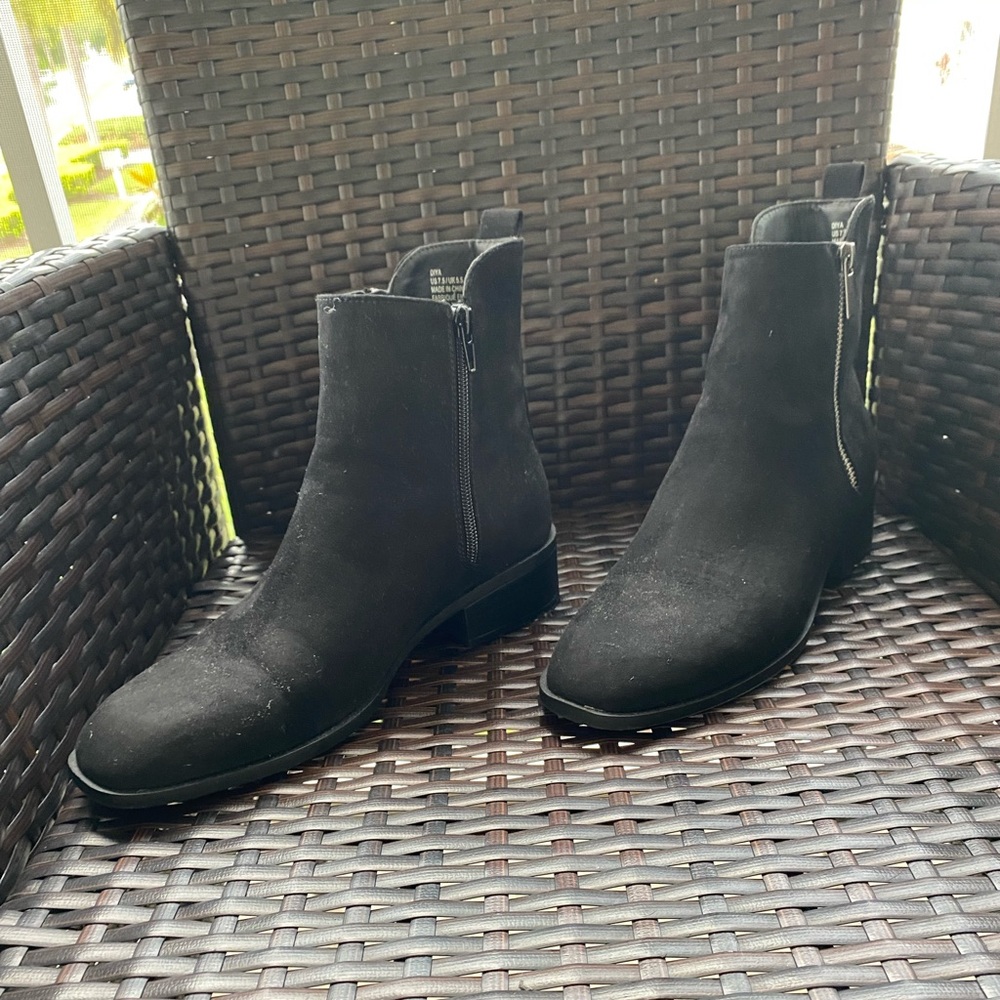 Black boots size 7.5